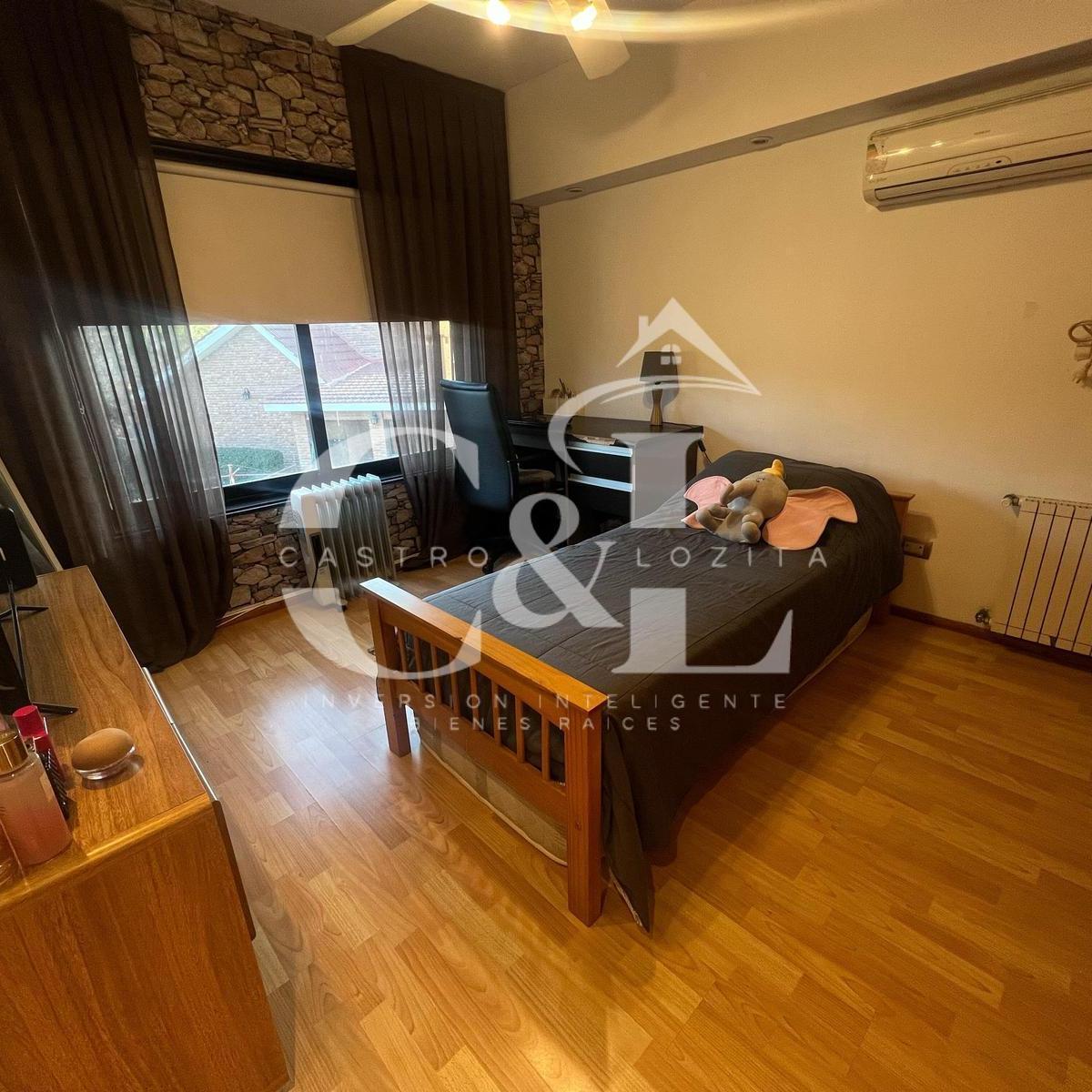 Casa de Categoría de 3 Dorm. con Pileta en Sta Rita, Villa Carlos Paz 2