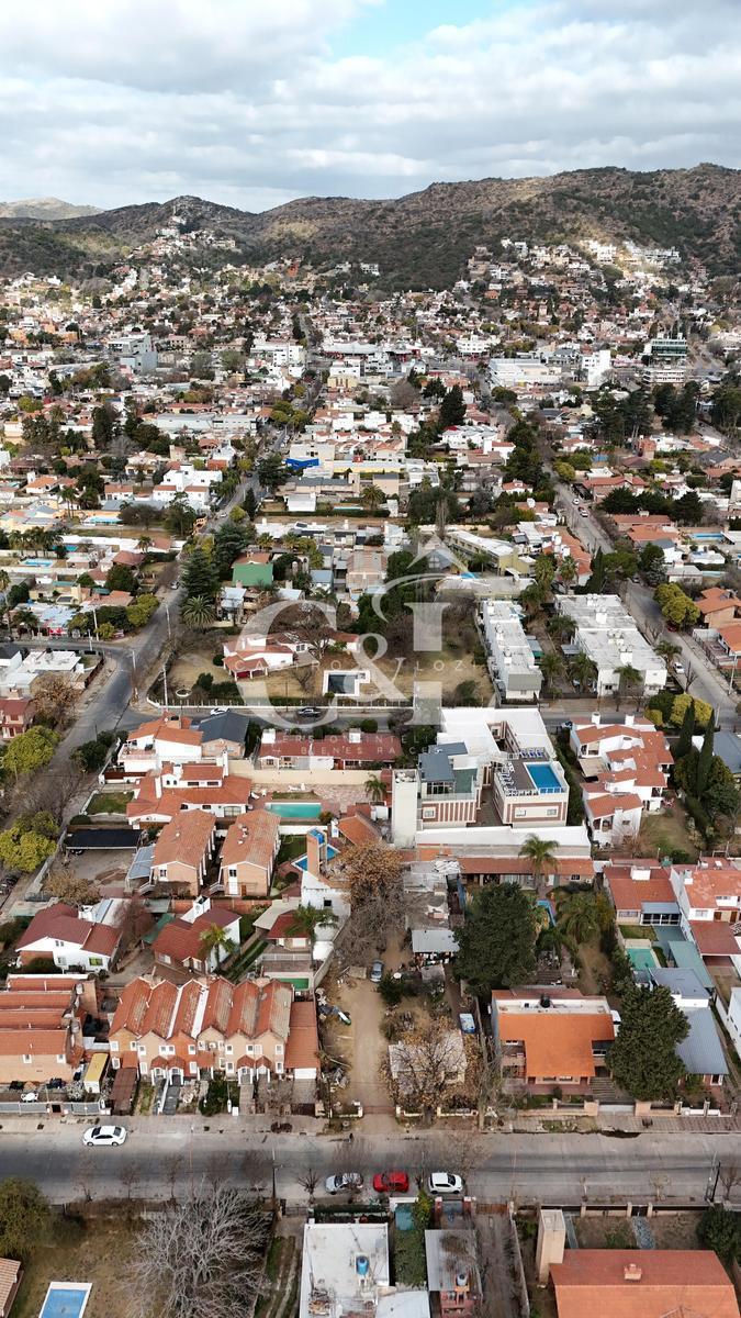 Potencial Terreno de 857 m² con Todos Los Servicios en Santa Rita - Villa Carlos Paz 1