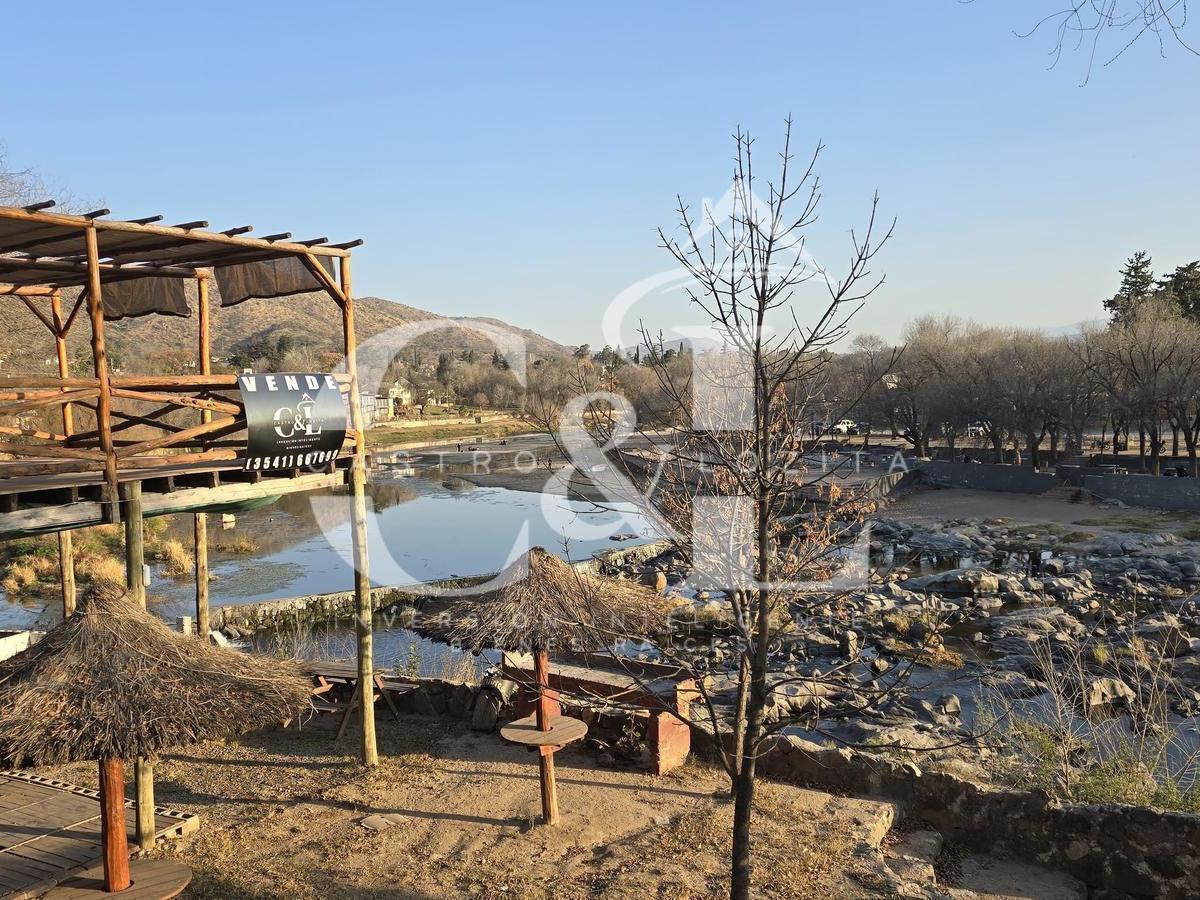 Venta Camping Bar Equipado de 43 Plazas con Bajada Al Río, Playas de Oro 2