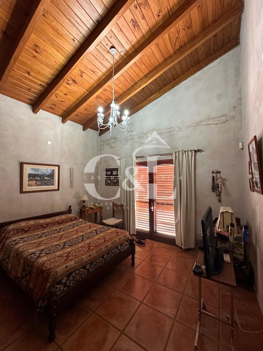 Venta Casa 2 Dor con Lote de 2.700 m² en Calle Principal de Villa Santa Cruz del Lago 4