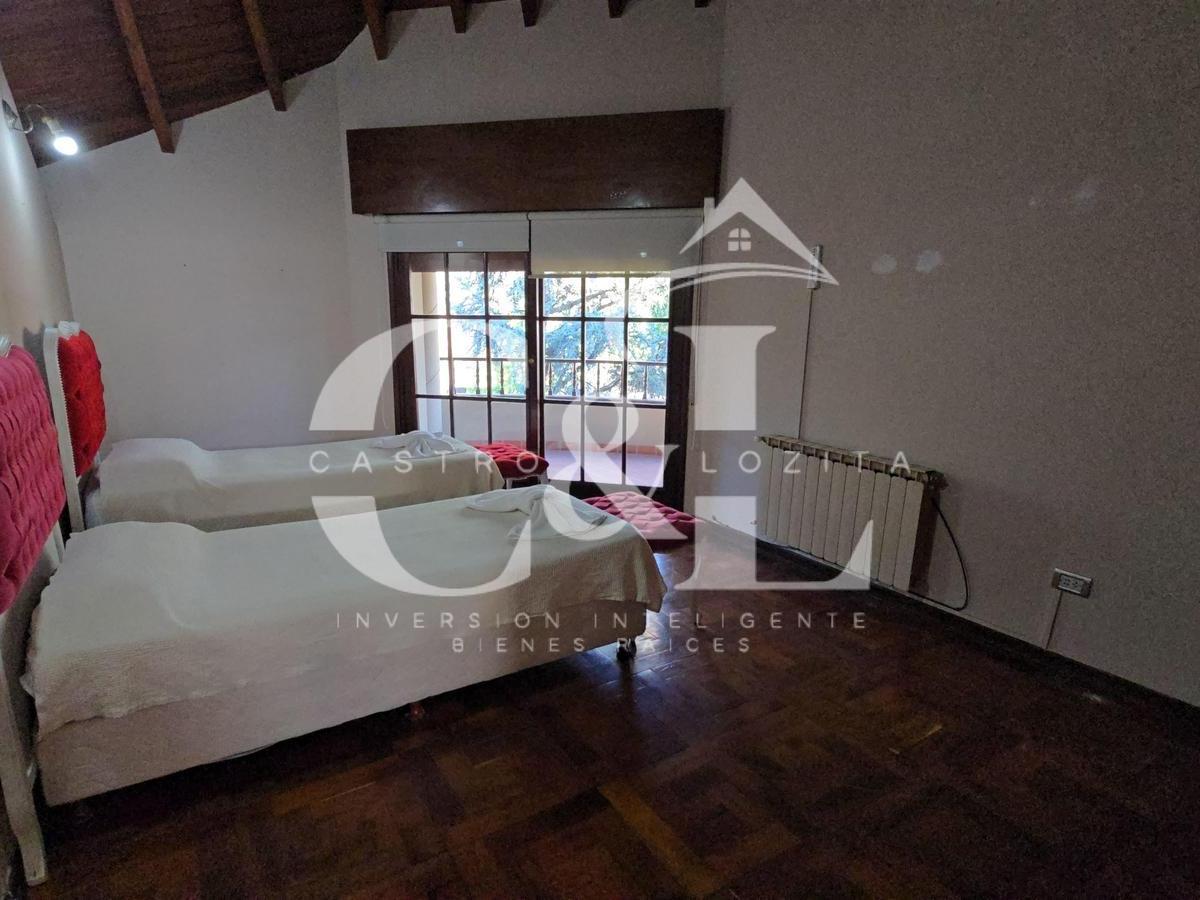 Venta de Importante Propiedad de 4 Dor, Piscina en B° Santa Rita - Carlos Paz 3