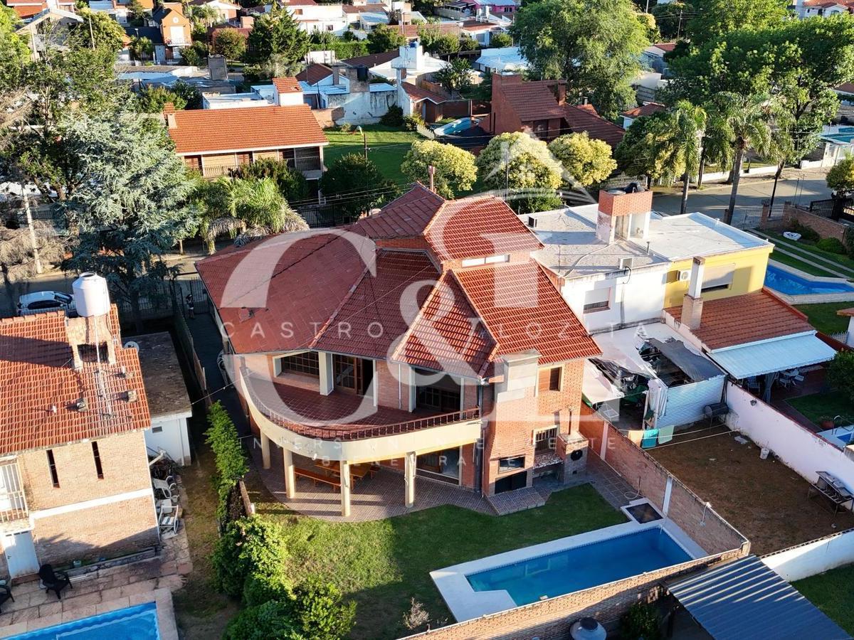 Venta de Importante Propiedad de 4 Dor, Piscina en B° Santa Rita - Carlos Paz 3