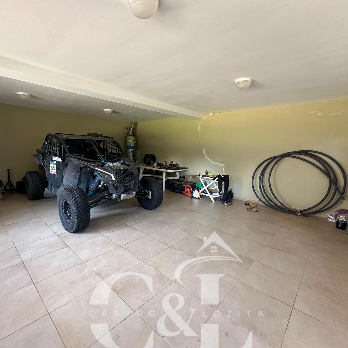 Exclusiva Propiedad de 7 Habitaciones y 3600 m² con Costa de Lago en B. Semi Privado Lago Azul 4
