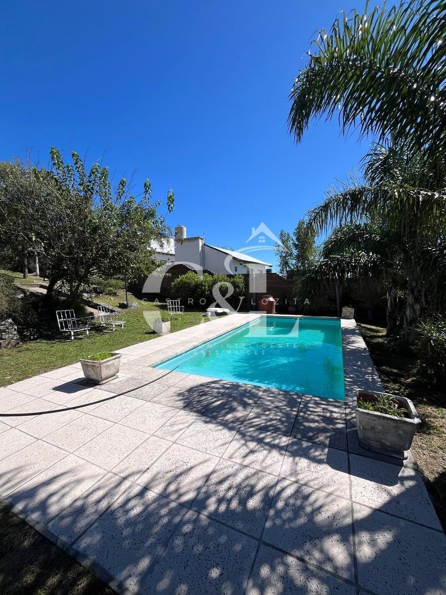 Se Vende Casa de Dos Dorm., Piscina y Cochera en Villa García, Tanti! 2