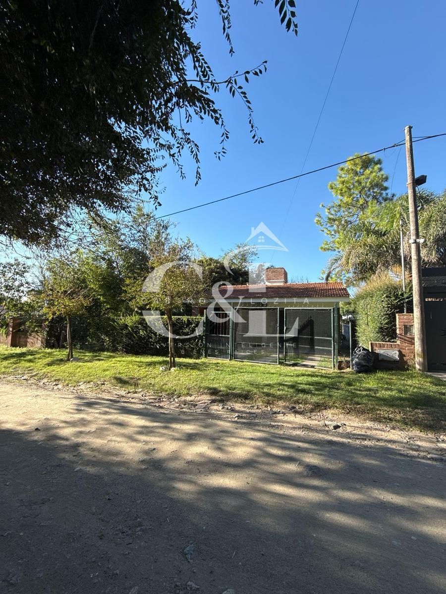 Se Vende Casa de 2 Dorm. en B° Sol y Rio 1