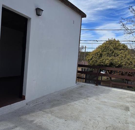 SE VENDE CASA 3 DOR, 2 BAÑOS. B° SANTA RITA- CARLOS PAZ. 4