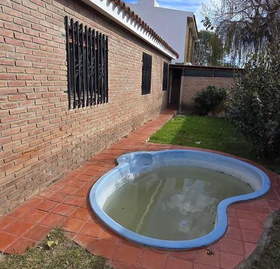 SE VENDE CASA 3 DOR, 2 BAÑOS. B° SANTA RITA- CARLOS PAZ. 3