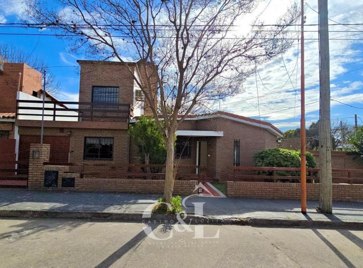 SE VENDE CASA 3 DOR, 2 BAÑOS. B° SANTA RITA- CARLOS PAZ. 1
