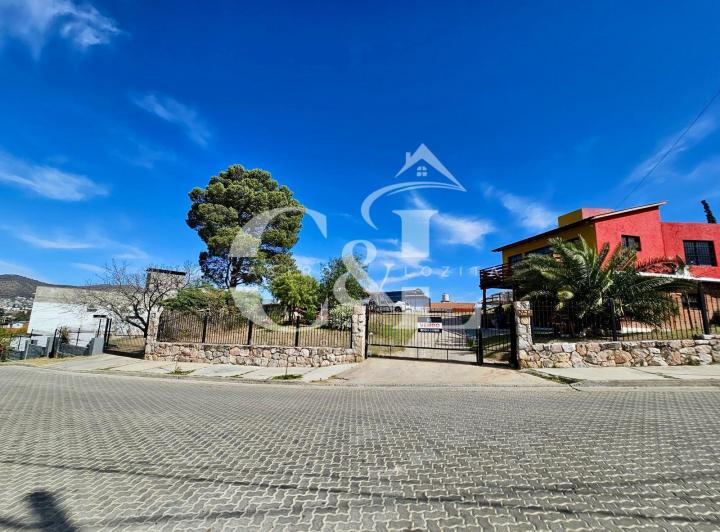 SE VENDE HOUSING/ COMPLEJO TURÍSTICO EQUIPADO, 1170M² DE TERRENO- LA 5TA PRIMERA, CARLOS PAZ 3