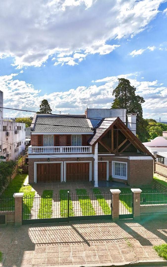 Venta Exclusiva Propiedad De 3 Dormitorios Con Piscina En Costa Azul Norte, Villa Carlos Paz