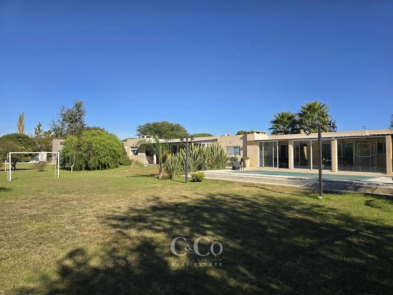 Venta 2 Casas 4 Dormitorios con Piscina En Country Causana - Malagueño 8