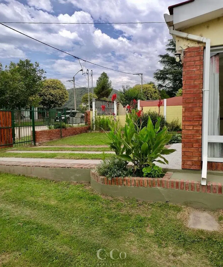 Casa En Venta De 2 Dormitorios y Pileta Apta Crédito En Playas De Oro - Villa Carlos Paz 2