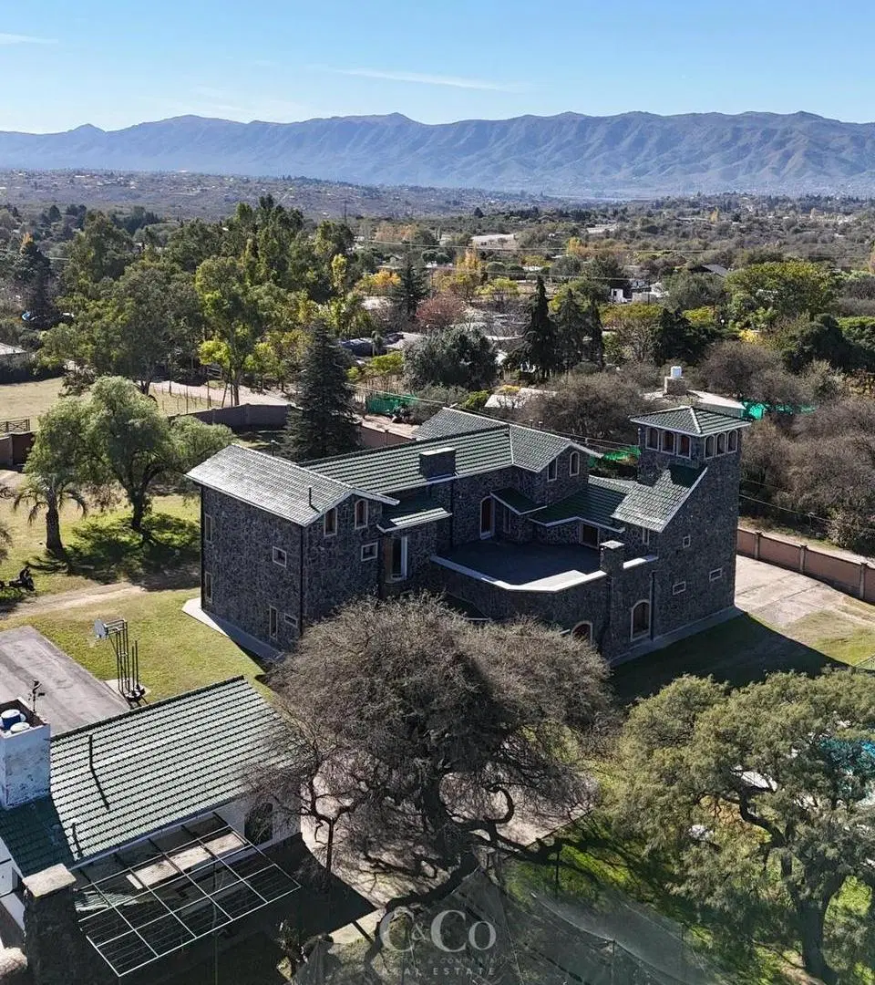 Venta Palacio De Lujo En 12.000 M2 De Parque (1000 M2 Cubiertos) En Villa Parque Siquiman 3