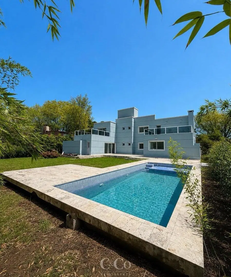 Venta Casa De Categoría 3 Dormitorios y Pileta Climatizada En Barrio Valle Del Golf - Malagueño 5