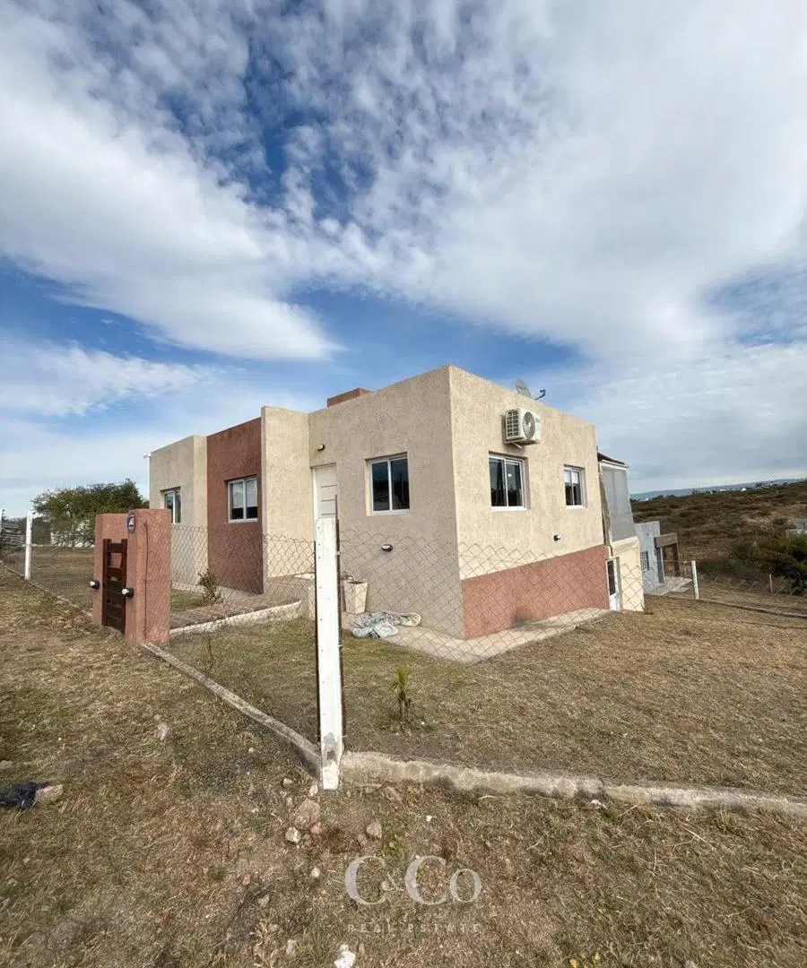 Venta Casa De 2 Dormitorios Y Piscina Con Vista A Las Sierras – Villa Santa Cruz Del Lago 5