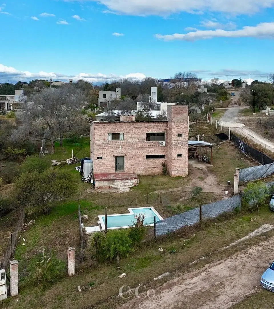 Venta Propiedad De 3 Dormitorios Con Cochera Y Piscina En Barrio Semi Cerrado Keoken, Tanti 1