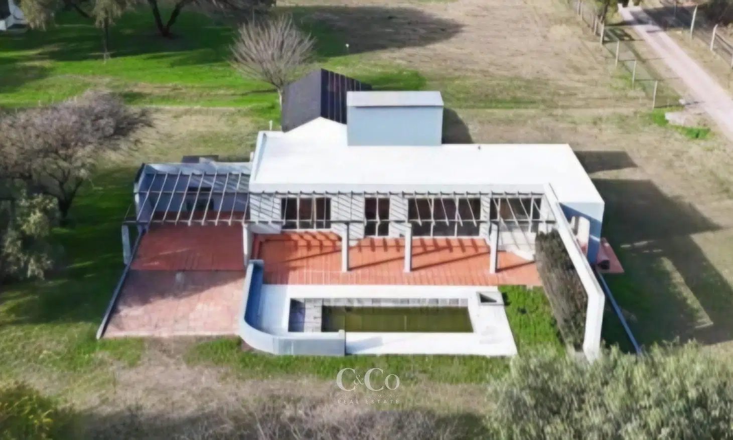 Casa De Categoría de 3 Dormitorios y Pileta En Venta Country Causana – Malagueño 5