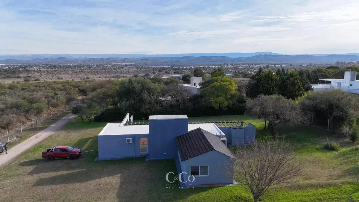 Casa De Categoría de 3 Dormitorios y Pileta En Venta Country Causana – Malagueño 4