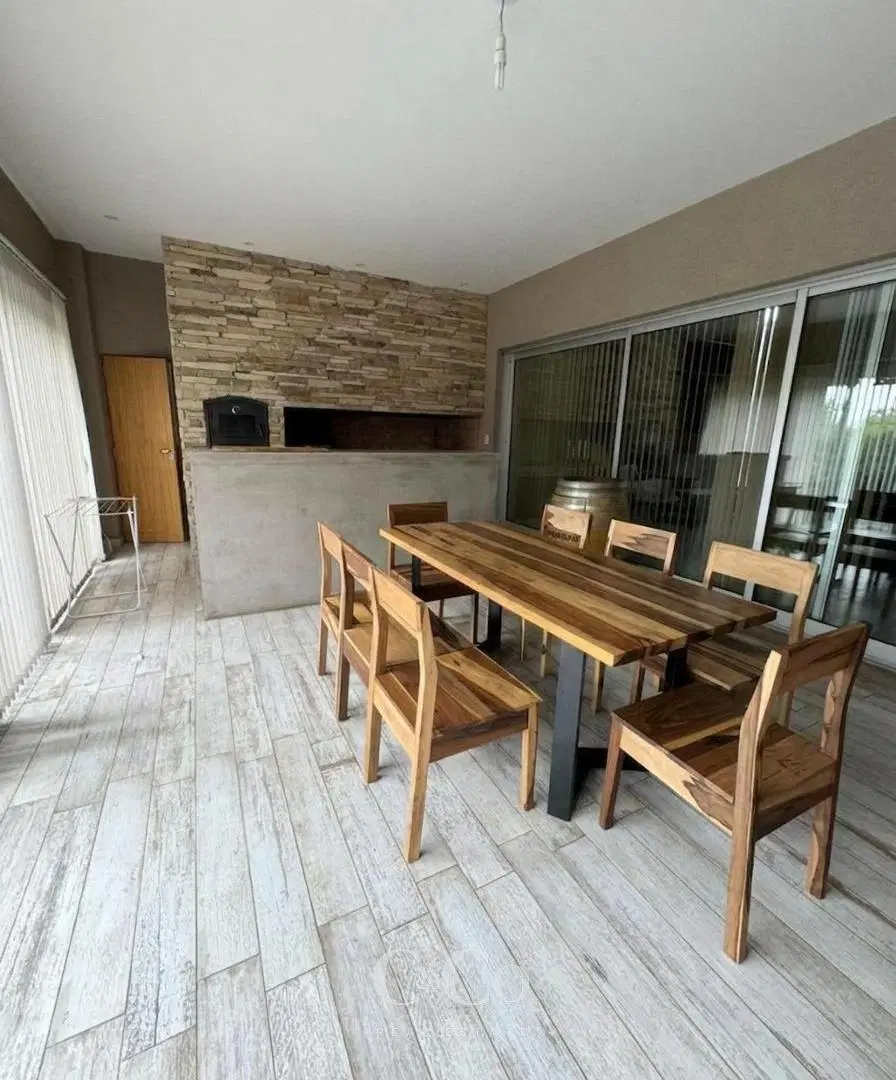 Venta Casa de Categoría 2 Dormitorios con Piscina en Barrio Privado Valle del Golf - Malagueño 3