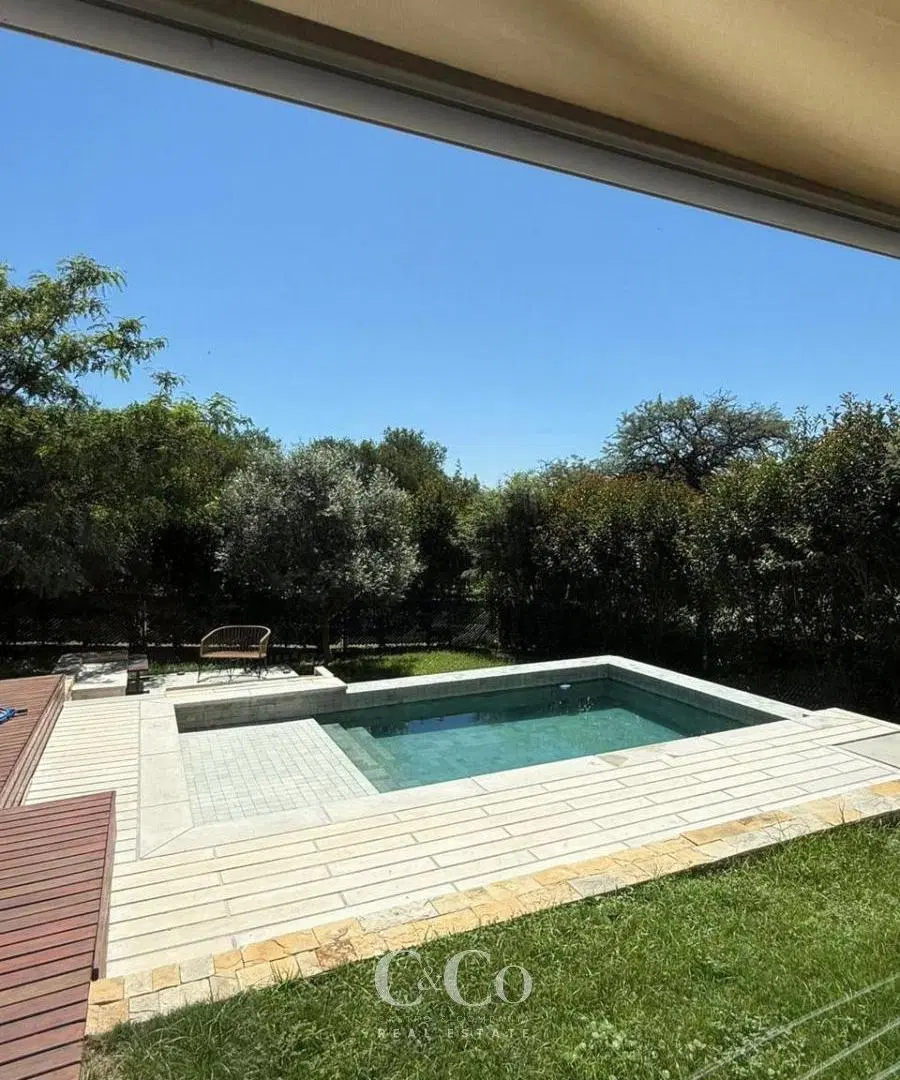 Venta Casa de Categoría 2 Dormitorios con Piscina en Barrio Privado Valle del Golf - Malagueño 5