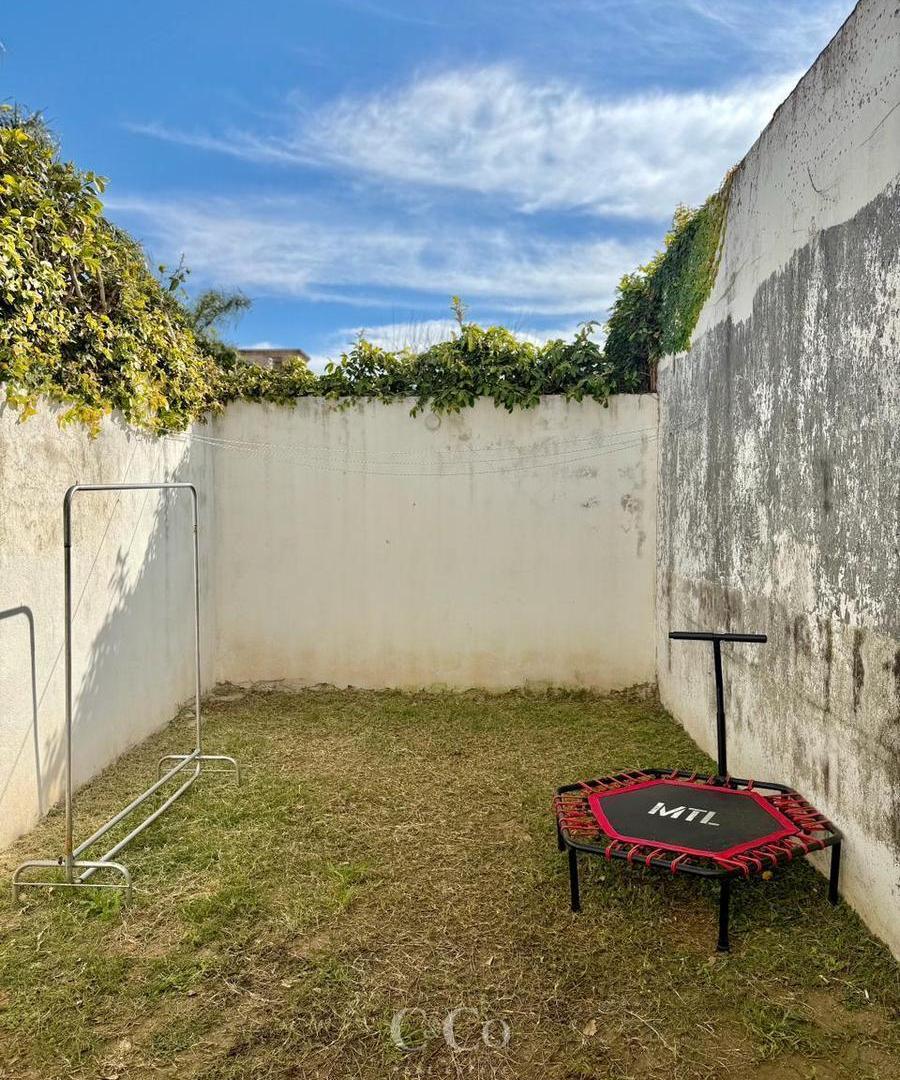 Foto de Casa De 3 Dormitorios Con Dúplex Independiente En Venta – Barrio, imagen 1