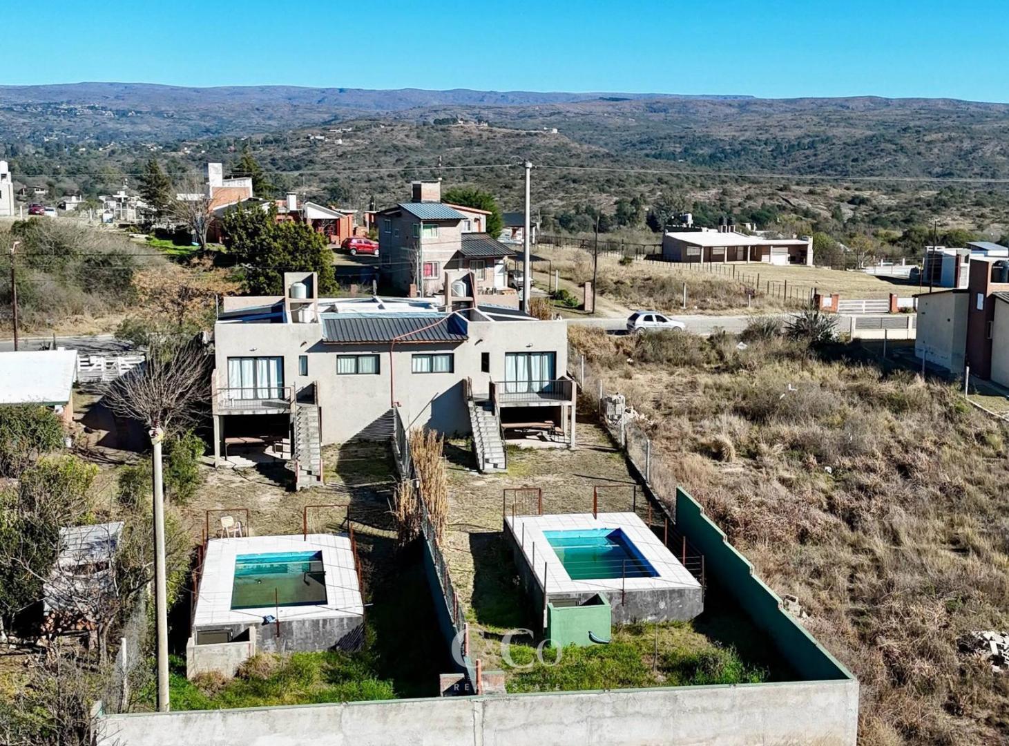 Foto de Venta Casa De 2 Dormitorios Con Piscina Y Vista A Las Sierras En Villa, imagen 3