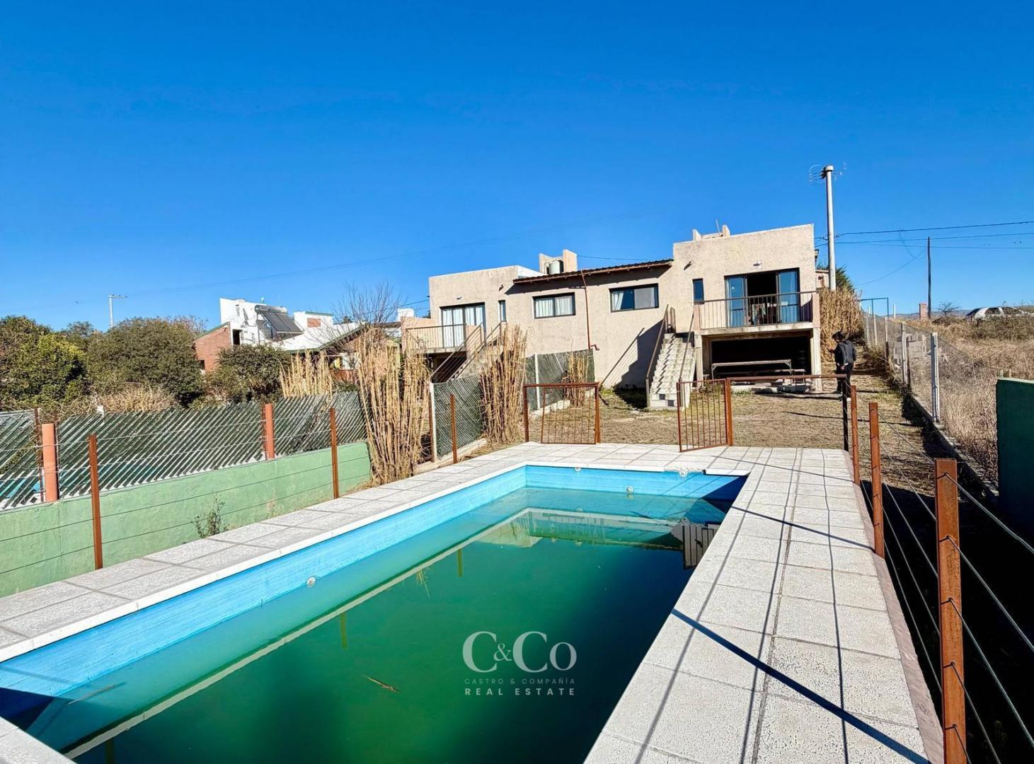 Foto de Venta Casa De 2 Dormitorios Con Piscina Y Vista A Las Sierras En Villa, imagen 4