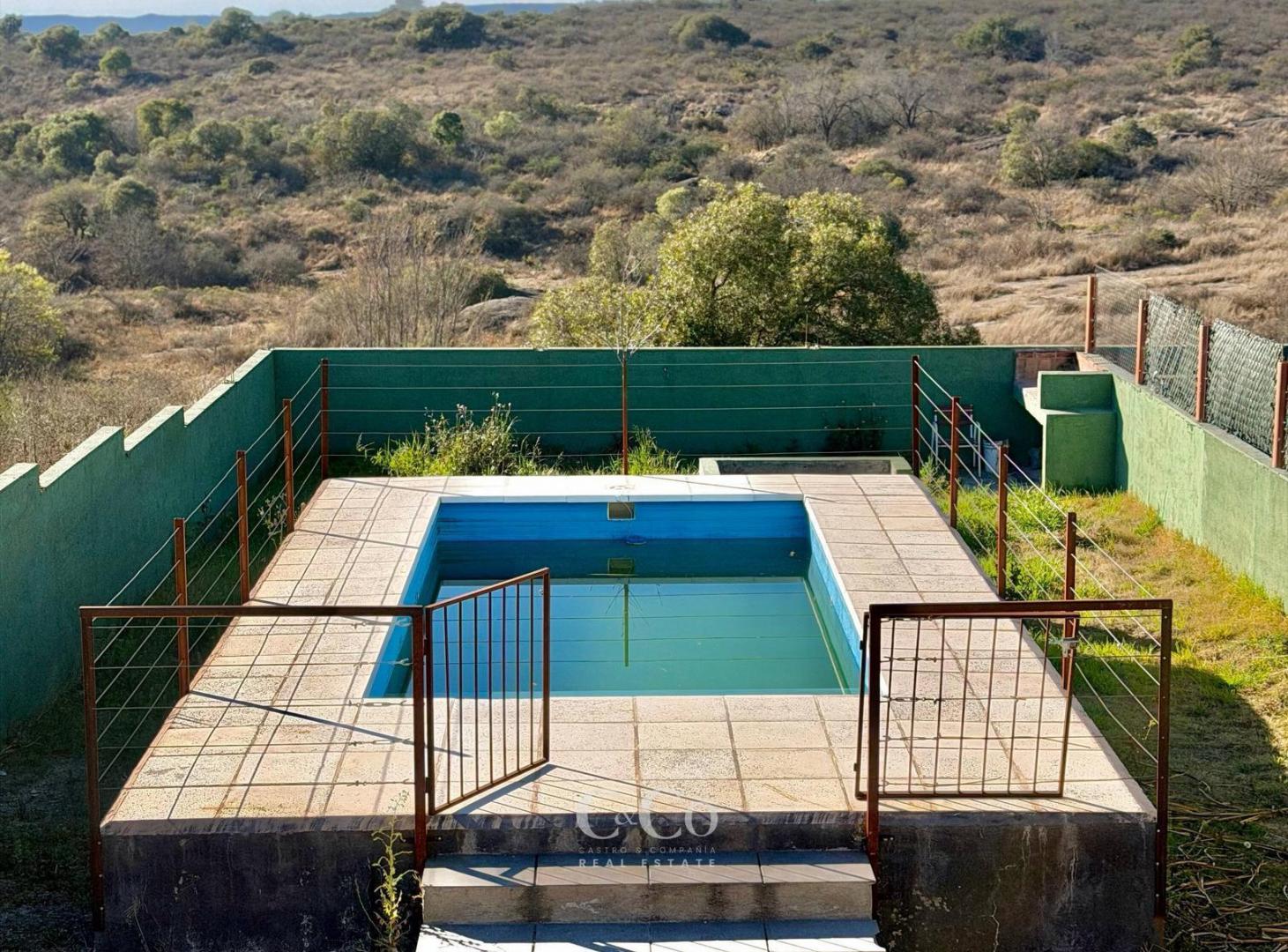 Foto de Venta Casa De 2 Dormitorios Con Piscina Y Vista A Las Sierras En Villa, imagen 5