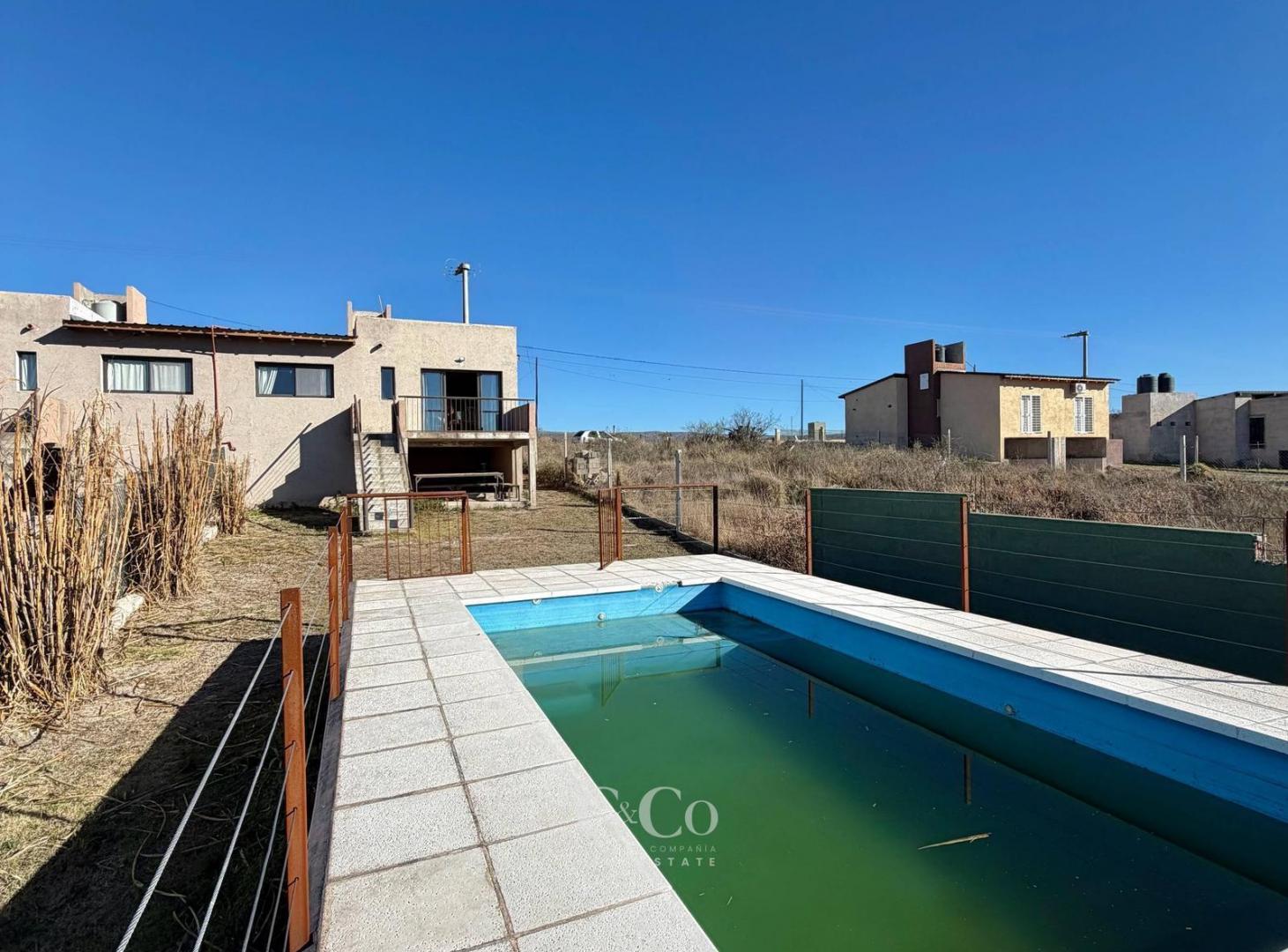 Foto de Venta Casa De 2 Dormitorios Con Piscina Y Vista A Las Sierras En Villa, imagen 2