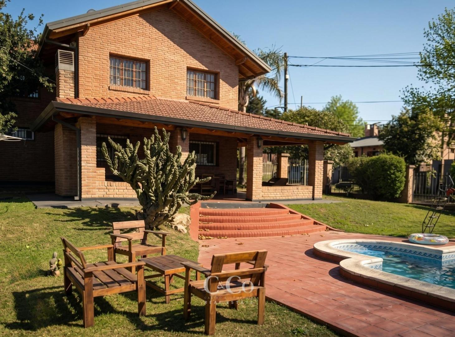 Casa De Categoría En Venta 4 Dormitorios Pileta En Solares De Las Ensenadas - Villa Carlos Paz