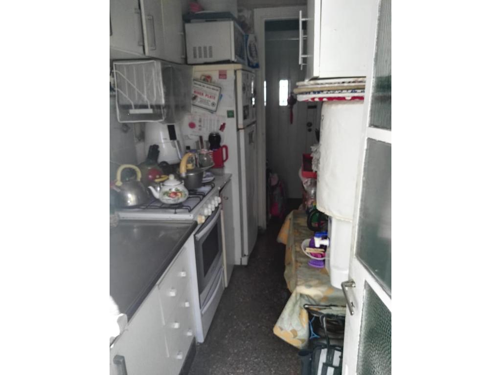 2 amb con patio y parrilla. SIN EXPENSAS. A 2 y 1/2 de Av Libertador.
