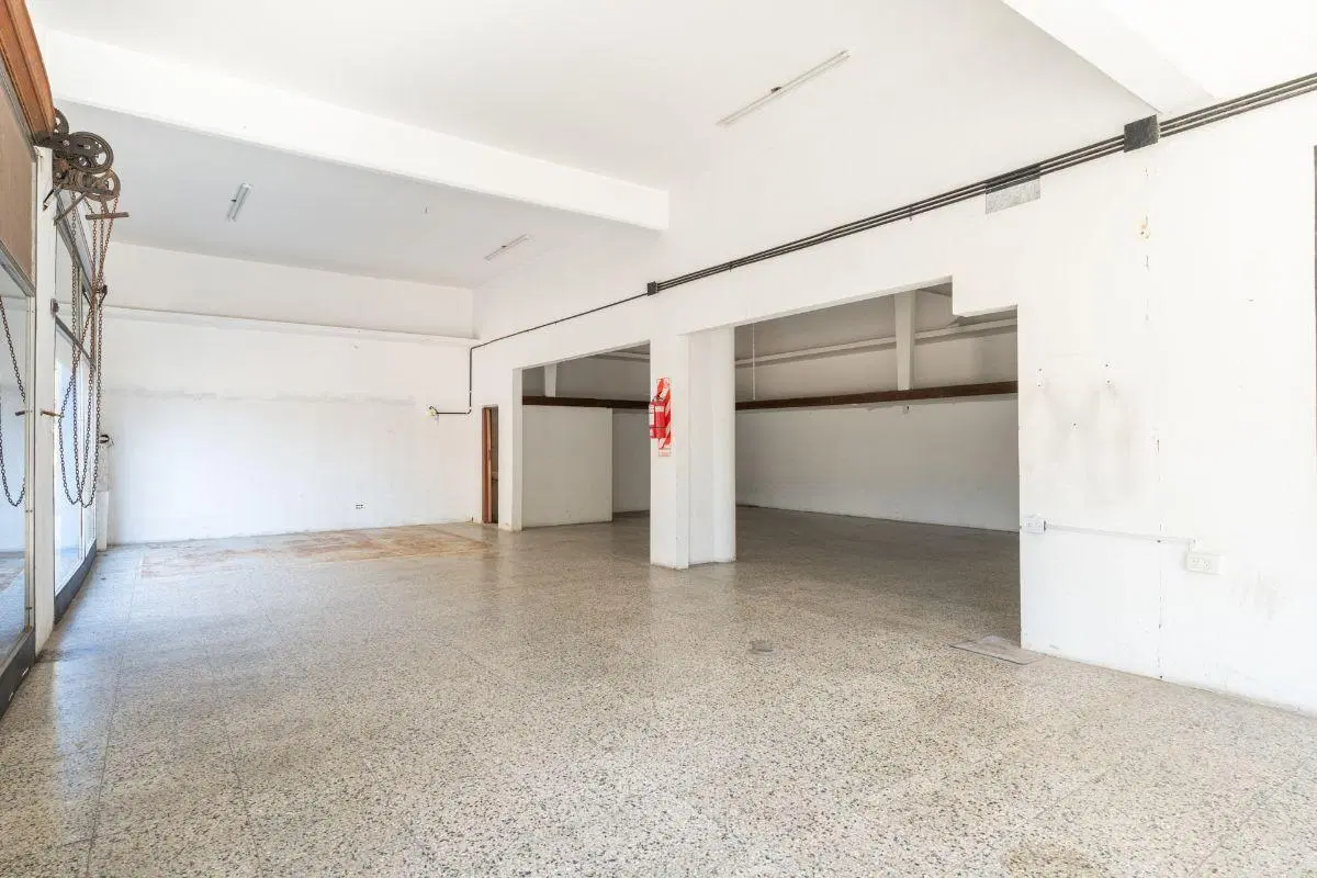 Local comercial de 330 m² en alquiler en José León Suárez 5