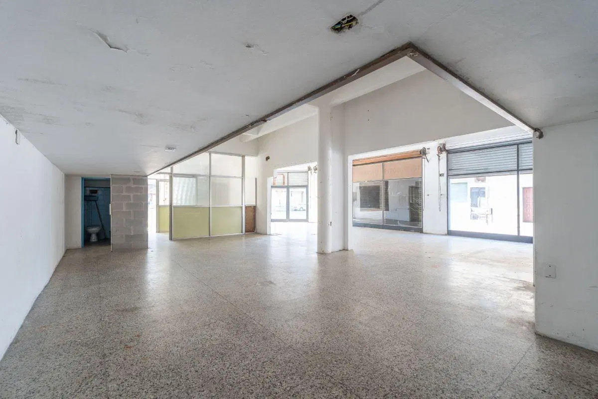 Local comercial de 330 m² en alquiler en José León Suárez 3