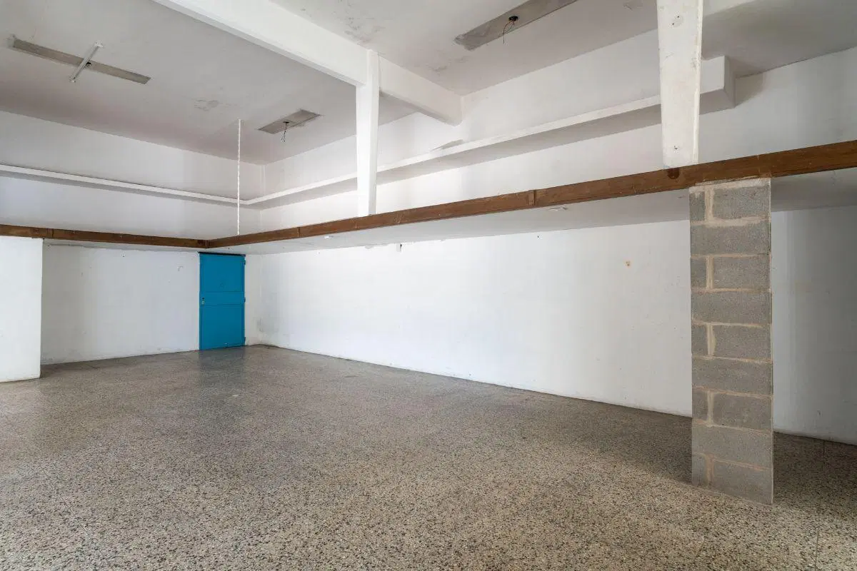 Local comercial de 330 m² en alquiler en José León Suárez 4