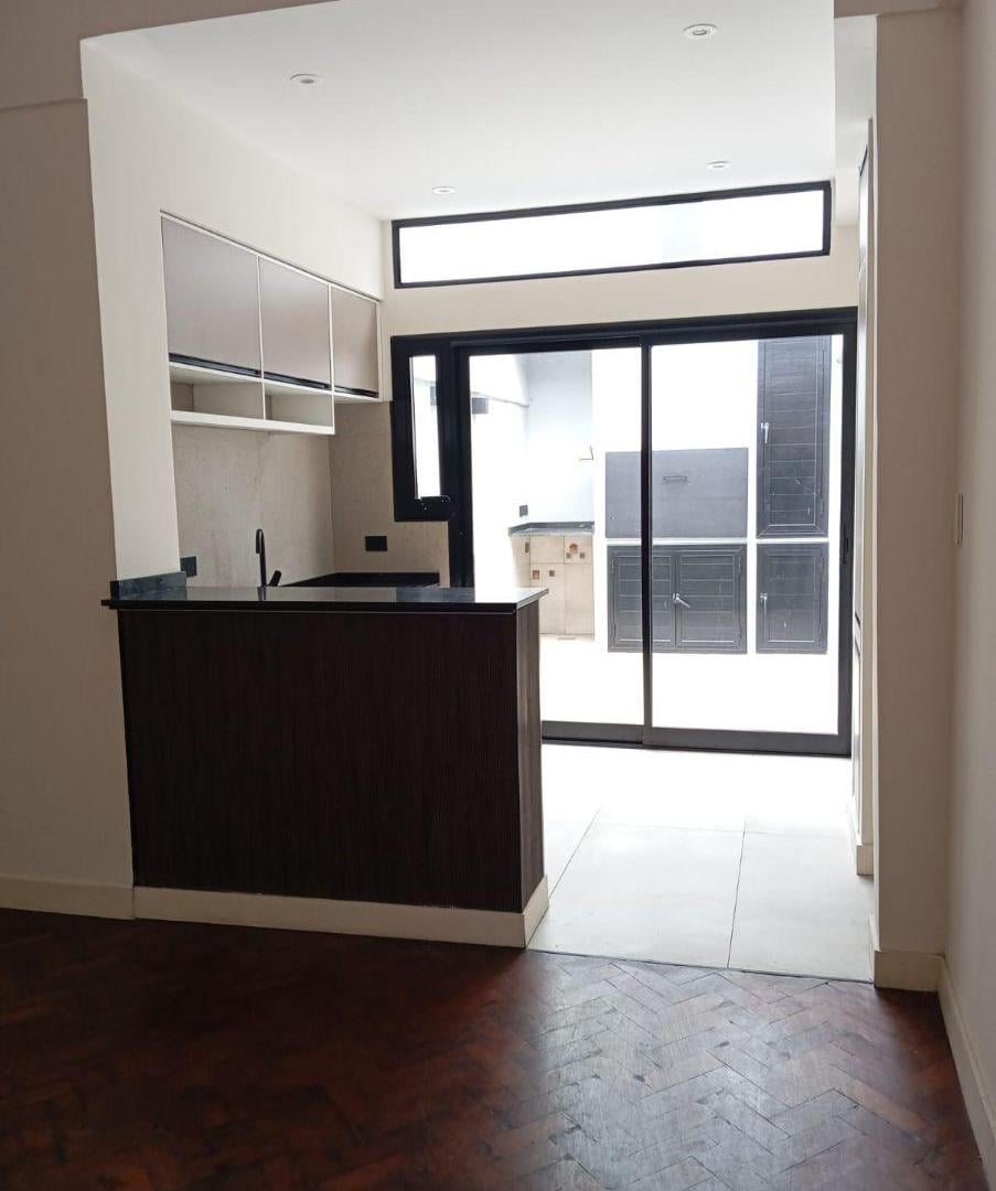 Foto de PH 3 amb con patio,1er piso por escalera. Reciclado a nuevo. A metros, imagen 1