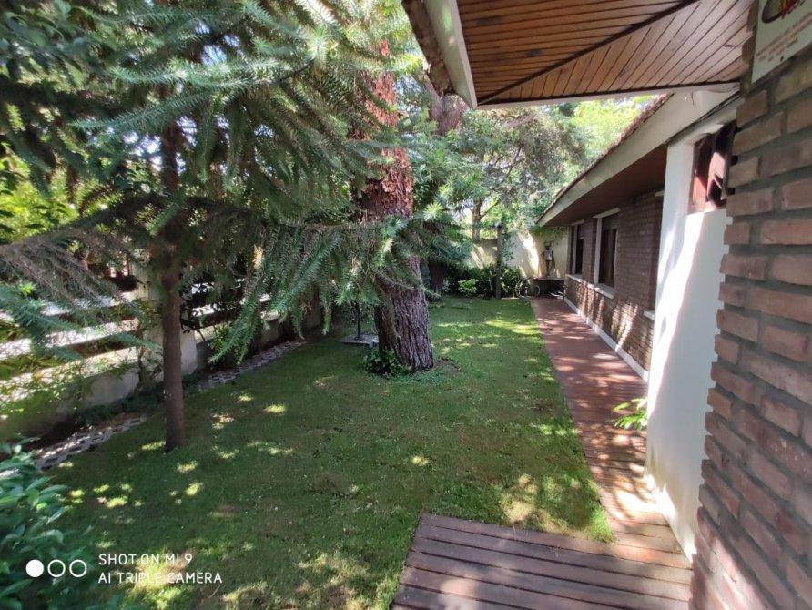 Excelente Chalet de 4 Amb - Todos Los Servicios! 3