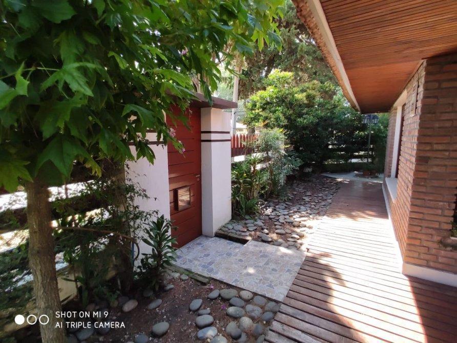 Excelente Chalet de 4 Amb - Todos Los Servicios! 2