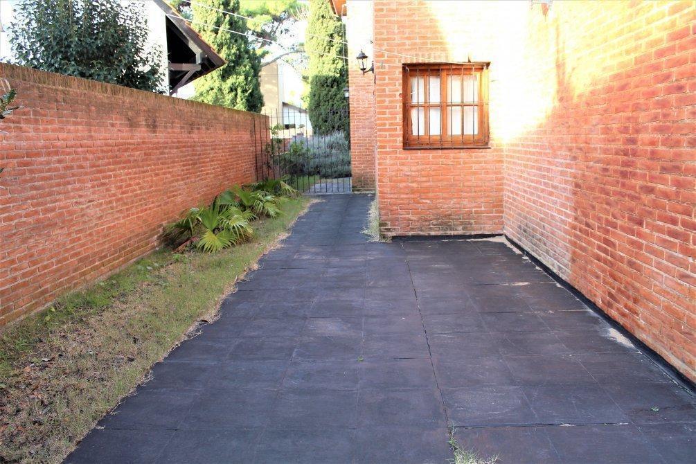 Chalet 6 Ambientes con Todo Los Servicios! 4