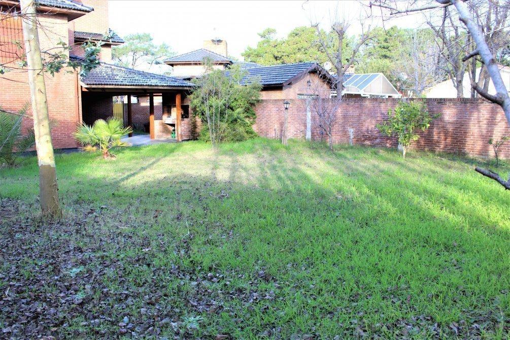 Chalet 6 Ambientes con Todo Los Servicios! 2