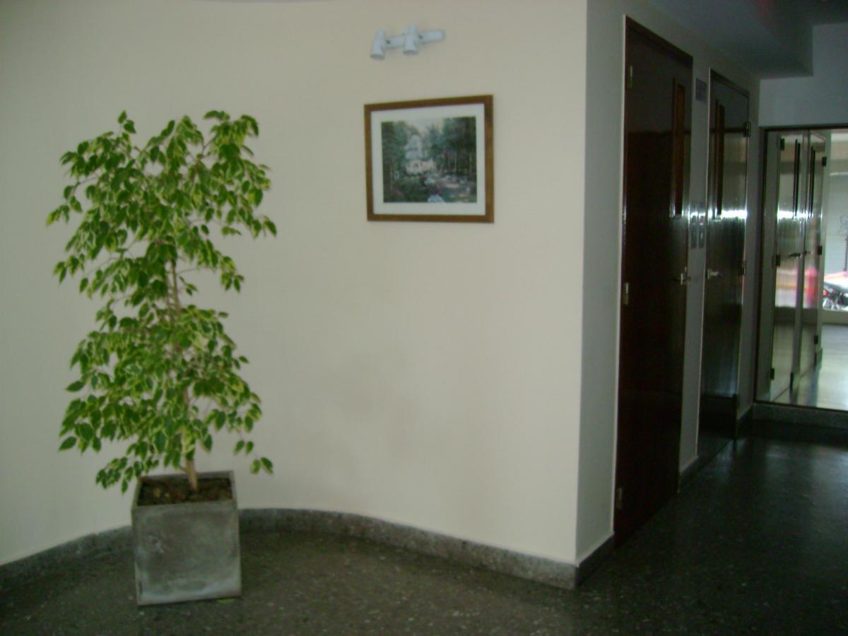 Departamento 2 Ambientes con Cochera en Pleno Centro 5