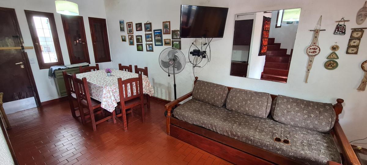 Triplex Cuatro Ambientes con Cochera - Todos Los Servicios Conectados 4