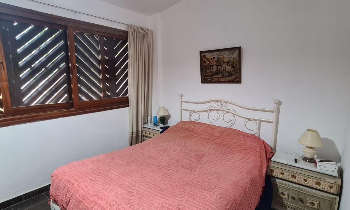 TRIPLEX CUATRO AMBIENTES CON GARAJE Y QUINCHO