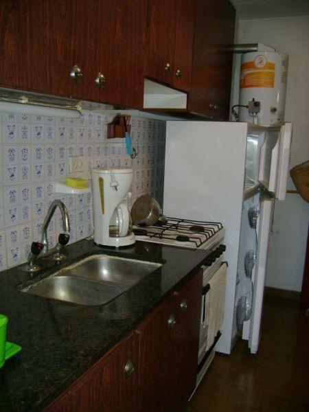 Departamento Tres Ambientes con Cochera - Zona Residencial - Todos Los Servicios! 4