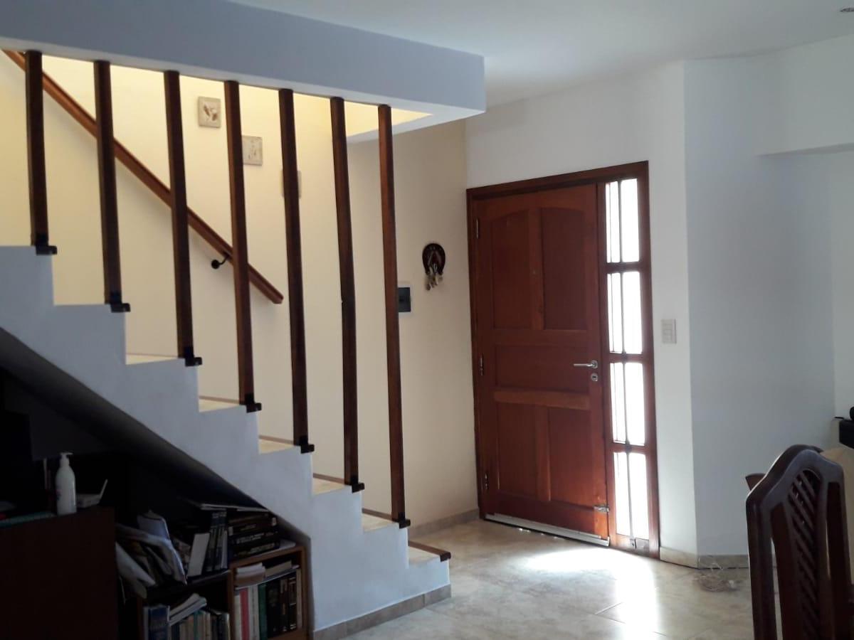 Venta en Block! Chalet y 4 Departamentos 3
