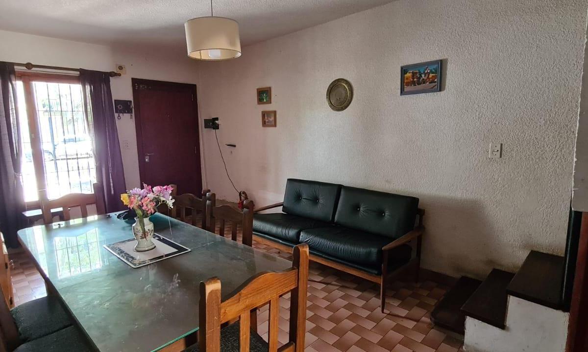 DUPLEX TRES AMBIENTES CON COCHERA - GAS CONECTADO