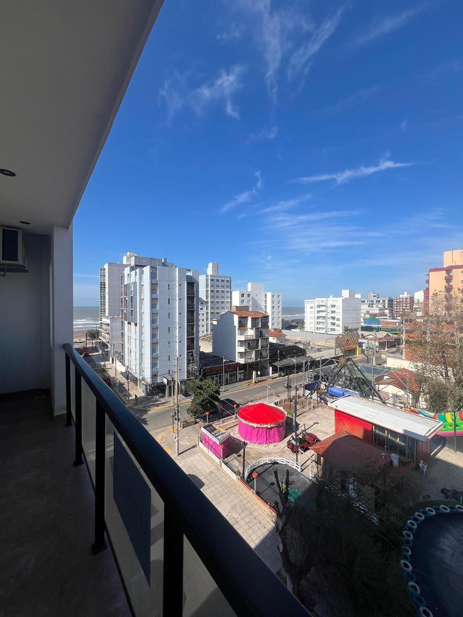 Moderno Departamento Tres Ambientes a Pocos m del Mar 2