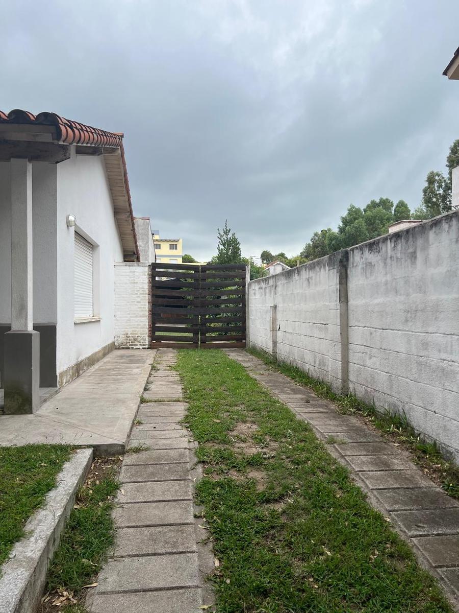 Chalet Tres Ambientes con Parque y Cochera - Zona Residentes Permanentes 4