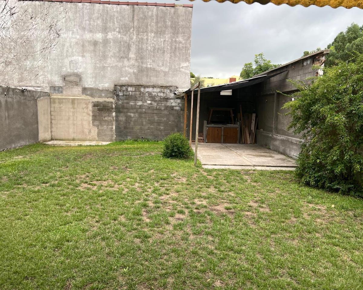 Chalet Tres Ambientes con Parque y Cochera - Zona Residentes Permanentes 5