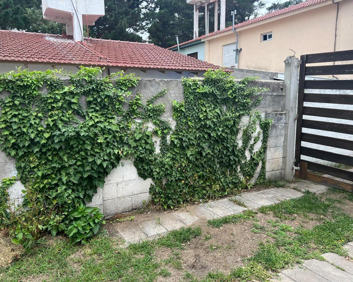 Chalet Tres Ambientes con Parque y Cochera - Zona Residentes Permanentes 2