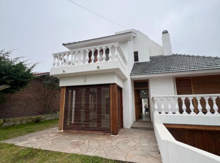 IMPORTANTE CASA CUATRO AMBIENTES - IDEAL VIVIENDA PERMANENTE 4